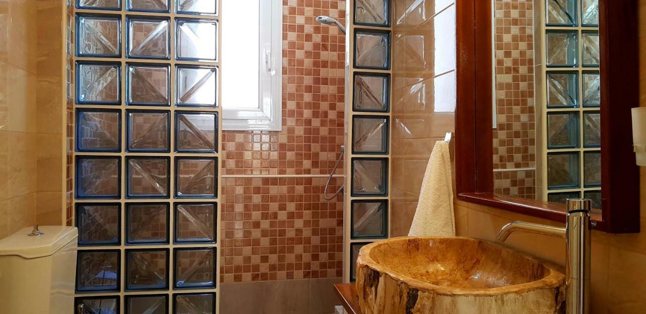 Spacious Apartment In The Historical Center Of Афины Экстерьер фото