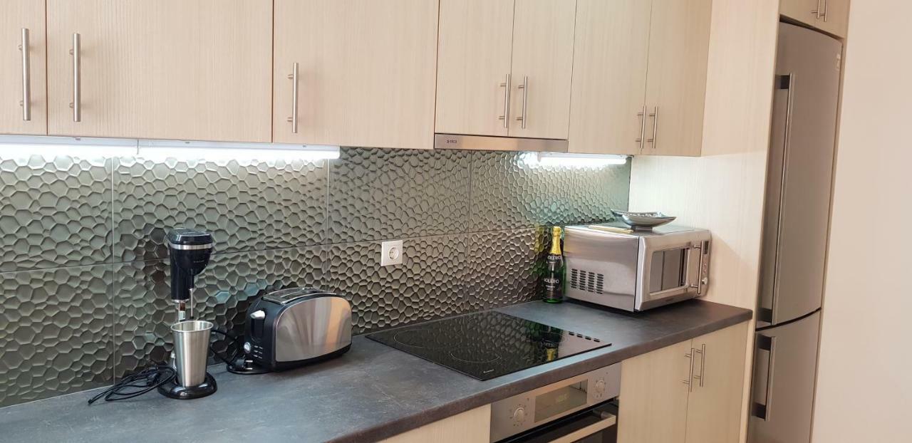 Spacious Apartment In The Historical Center Of Афины Экстерьер фото